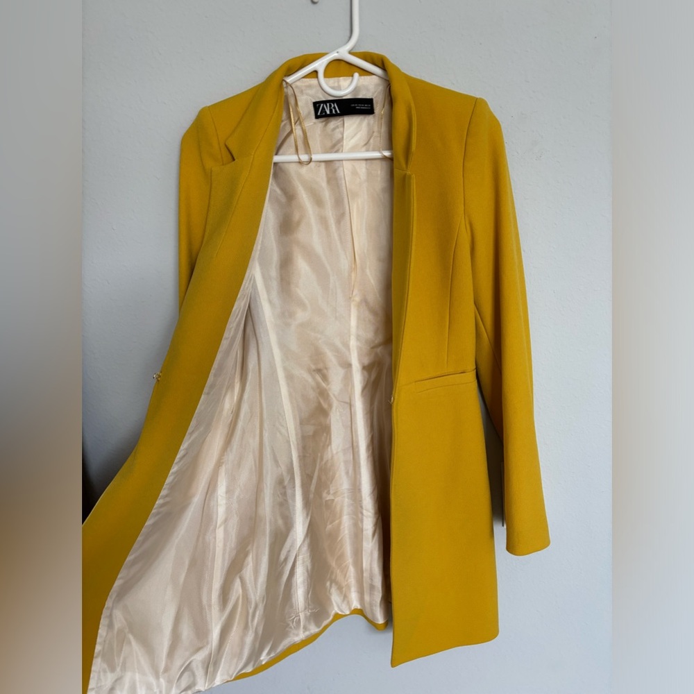 NWT gorgeous long yellow Zara blazer, size XS.